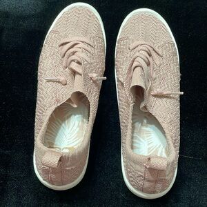 Size 10 Roxy shoes. Light pink